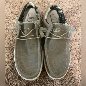 Men’s beige Hey Dudes, size 10